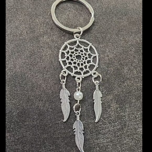 Jewelry - Silver & Pearl Dreamcatcher Keychain